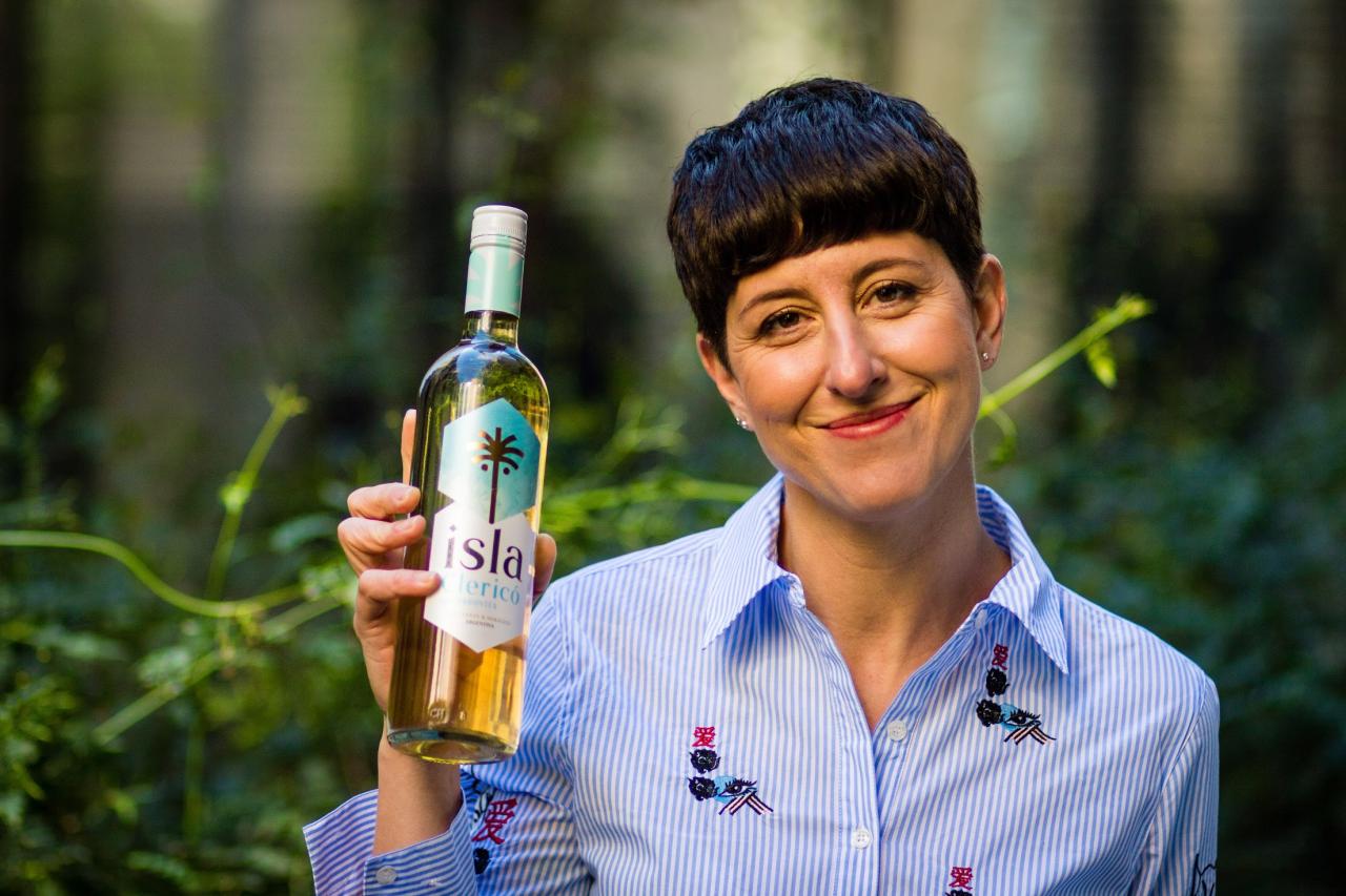 Inés de los Santos lanzó ISLA
