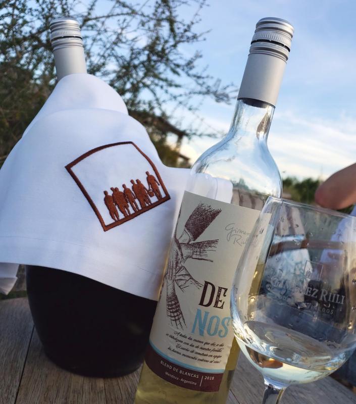 Bodega Gimenez Riili presenta DeNos, 3 blends jóvenes para romper esquemas