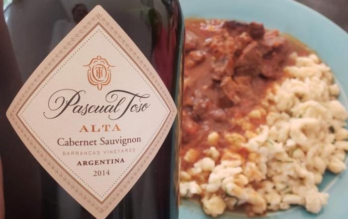 Goulash con Spaetzle y Pascual Toso Alta Cabernet Sauvignon 2014