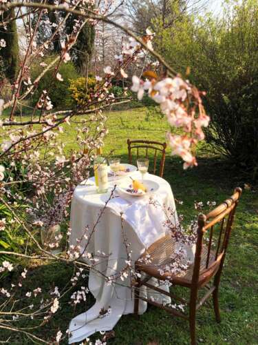 Peras con almíbar de lavanda y flores del bosque junto al Circus Dulce Terroir (1)
