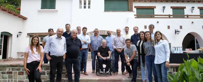 Miembros de la DOC Lujan de Cuyo en el Chalet Drummond de Trivento
