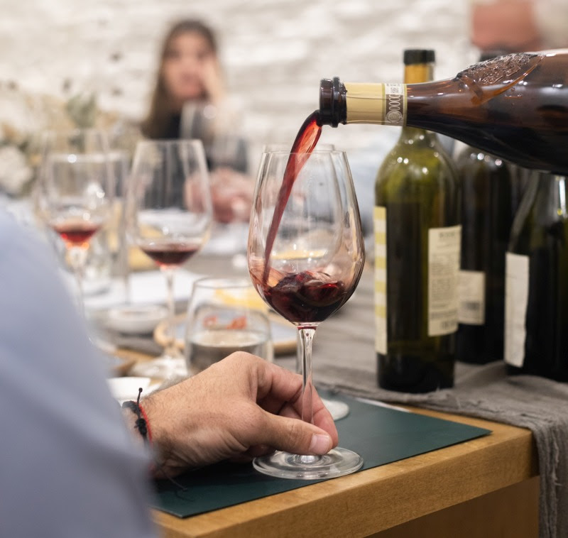 La empresa será sponsor exclusivo de SOMM2030, el programa que busca fomentar la investigación entre estudiantes y graduados de la carrera de sommelier. Cómo participar.