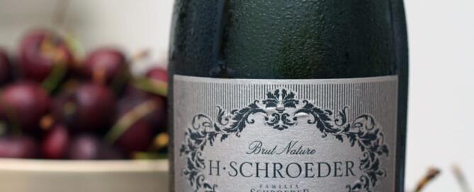 Bodega Familia Schroeder celebra el Día del Espumante con ejemplares muy versátiles y el inconfundible sello de la Patagonia Argentina