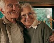En tiempos de IA, Alma Mora propone volver a preguntarle a quienes ya vivieron las mejores historias el amor